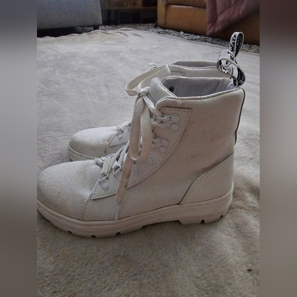 Dr. Martens White Canvas Combs - Picture 10 of 12